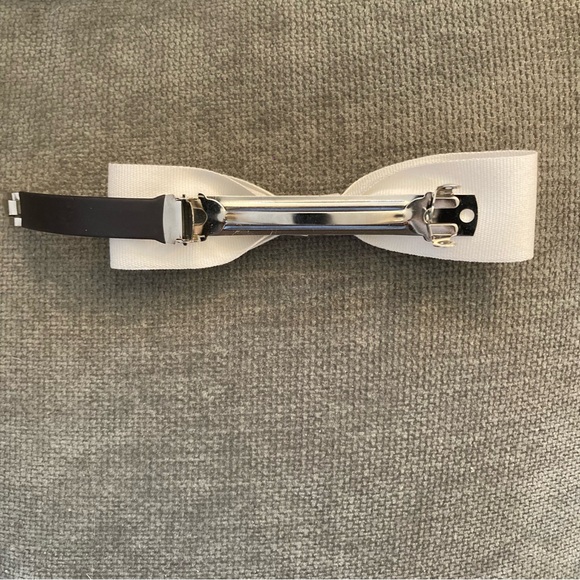 Authentic Chanel Gift Wrapping Ribbon on Barrette - Picture 16 of 16